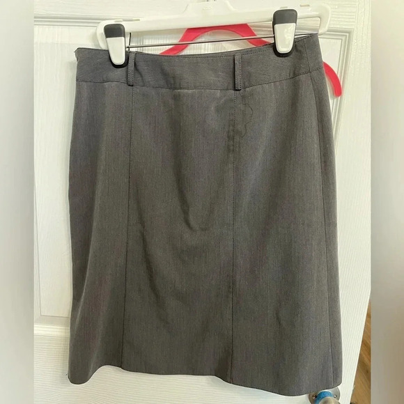 CATO Gray pleated Skirt Size 8 pencil business work belt loops charcoal side zip - Picture 3 of 5